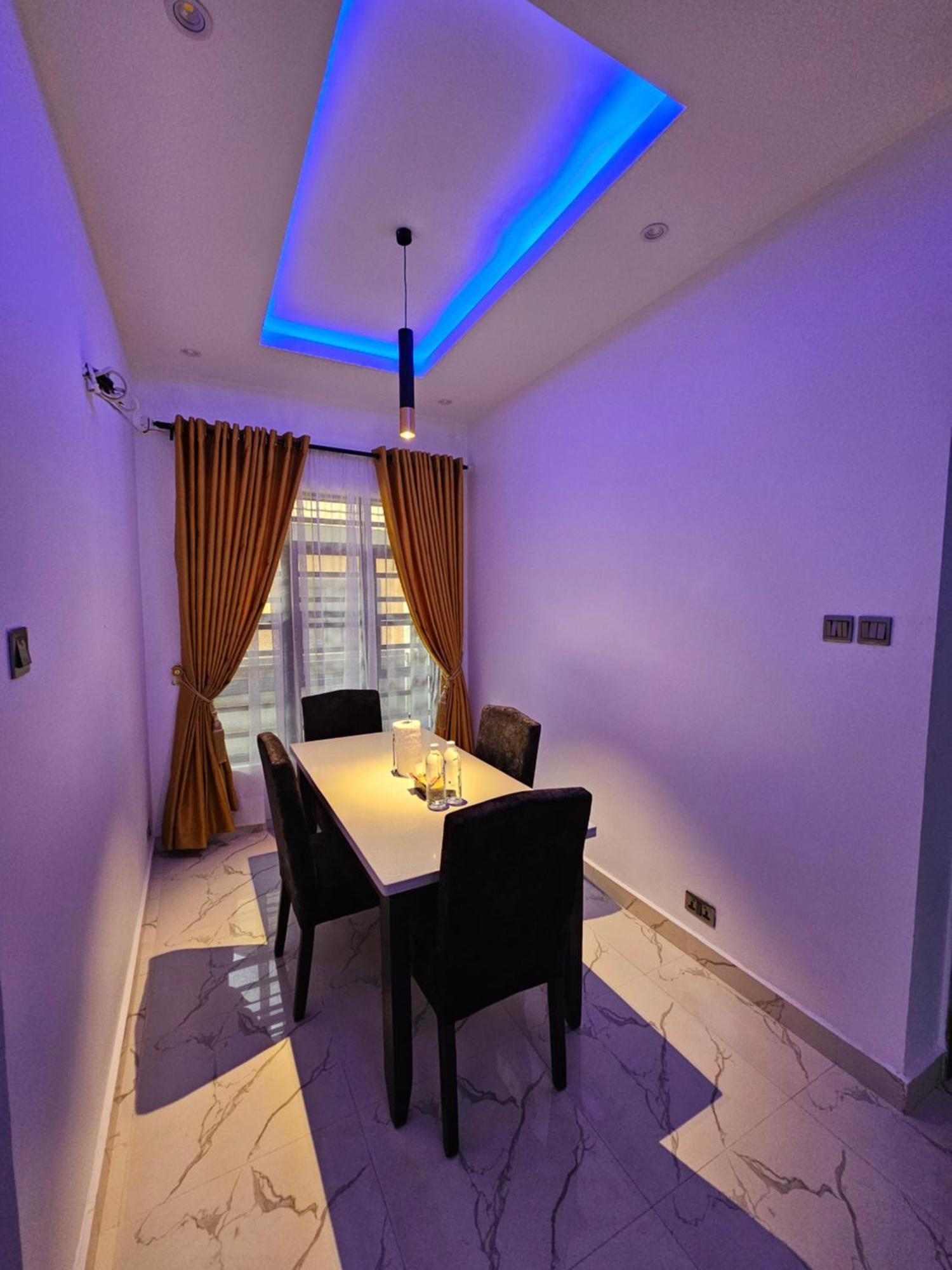 איקג'ה Sapphire Residences By Crystal Magodo מראה חיצוני תמונה