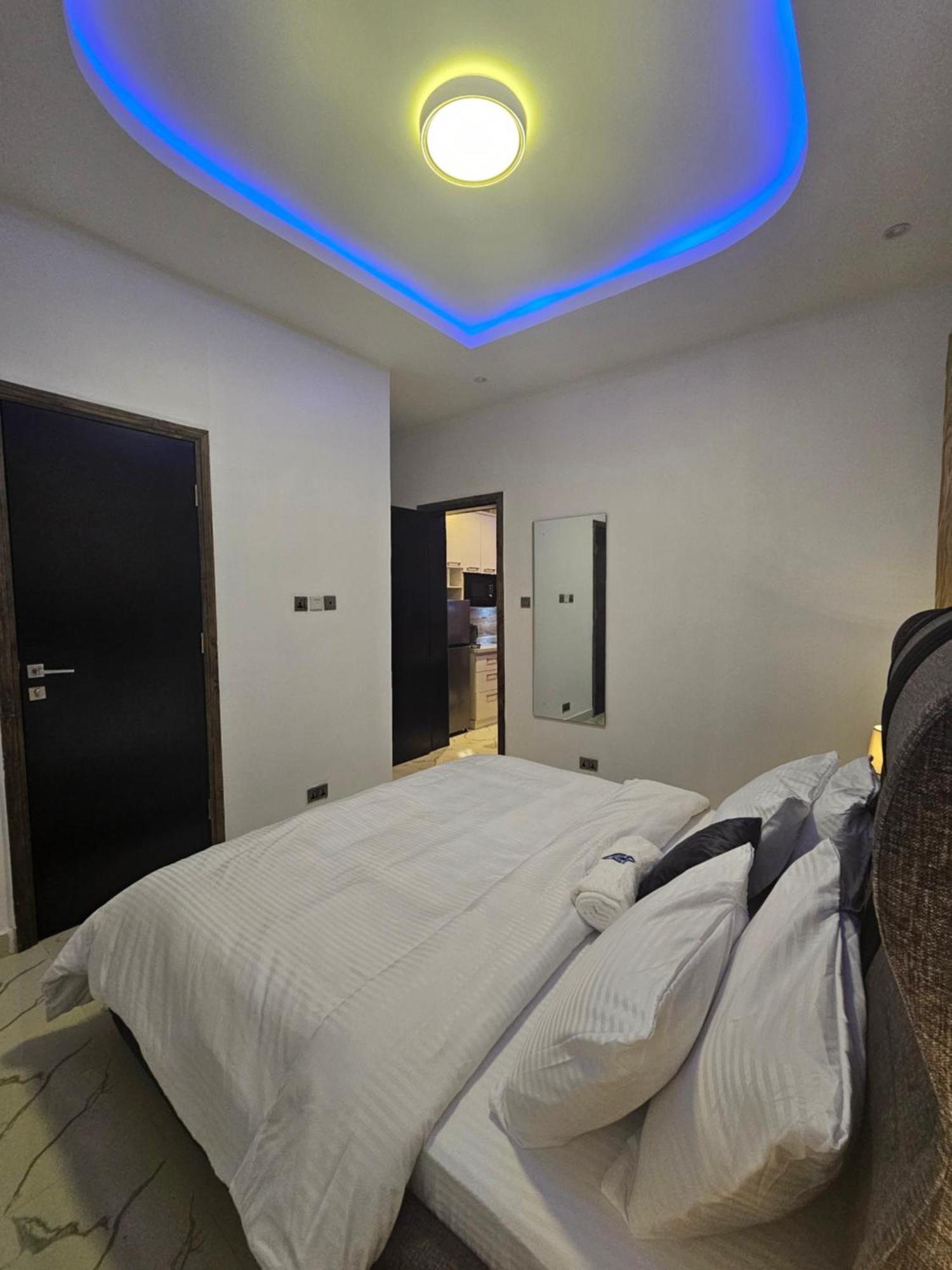 איקג'ה Sapphire Residences By Crystal Magodo מראה חיצוני תמונה
